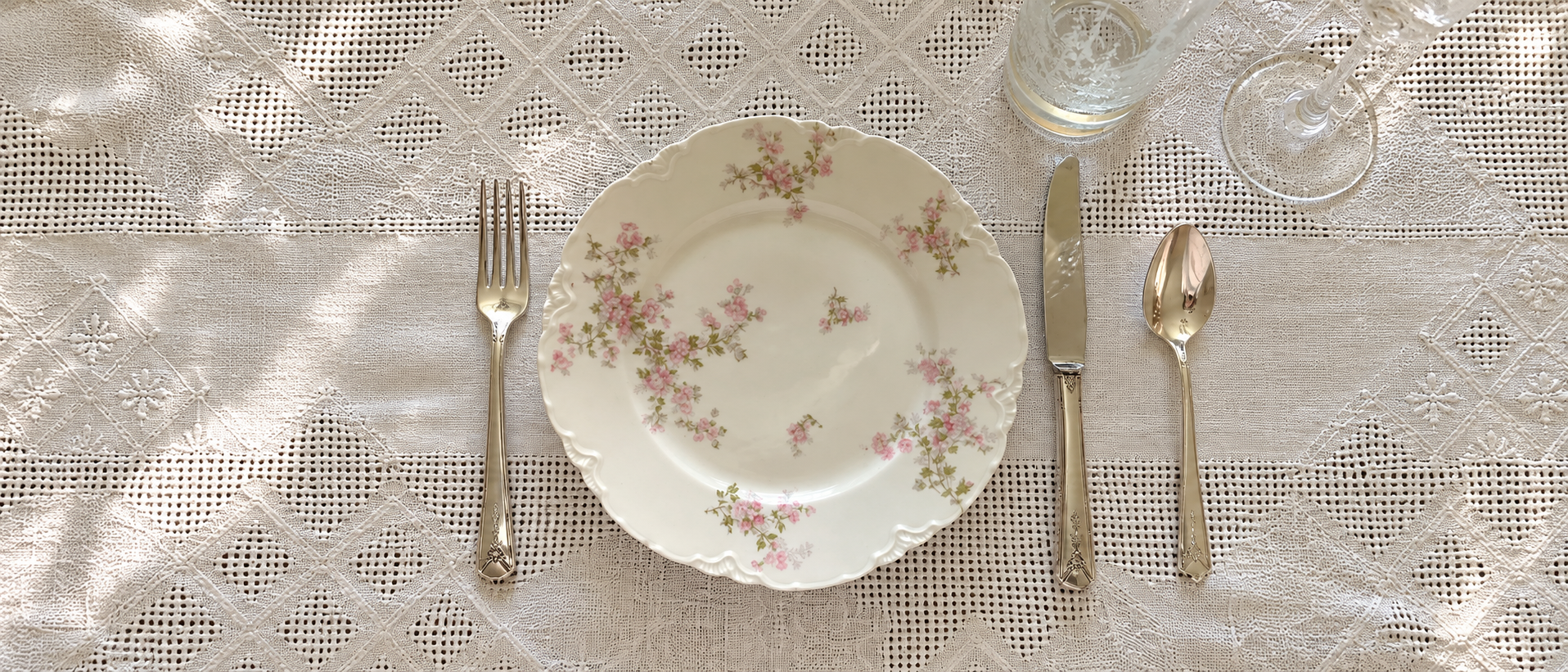 Elegant tableware and dining collection